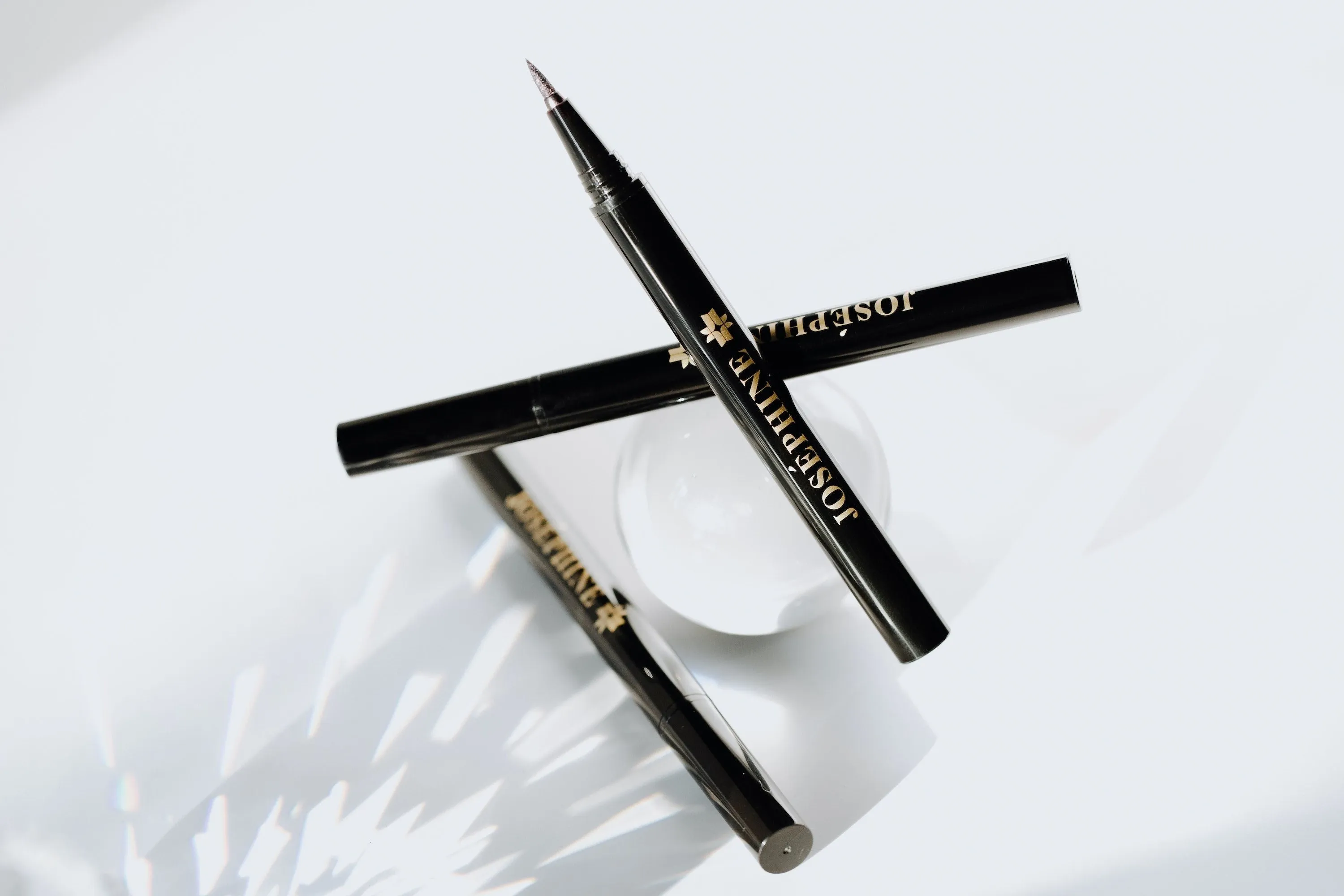 EYE/DEFINE | The Waterproof Graphic Eyeliner