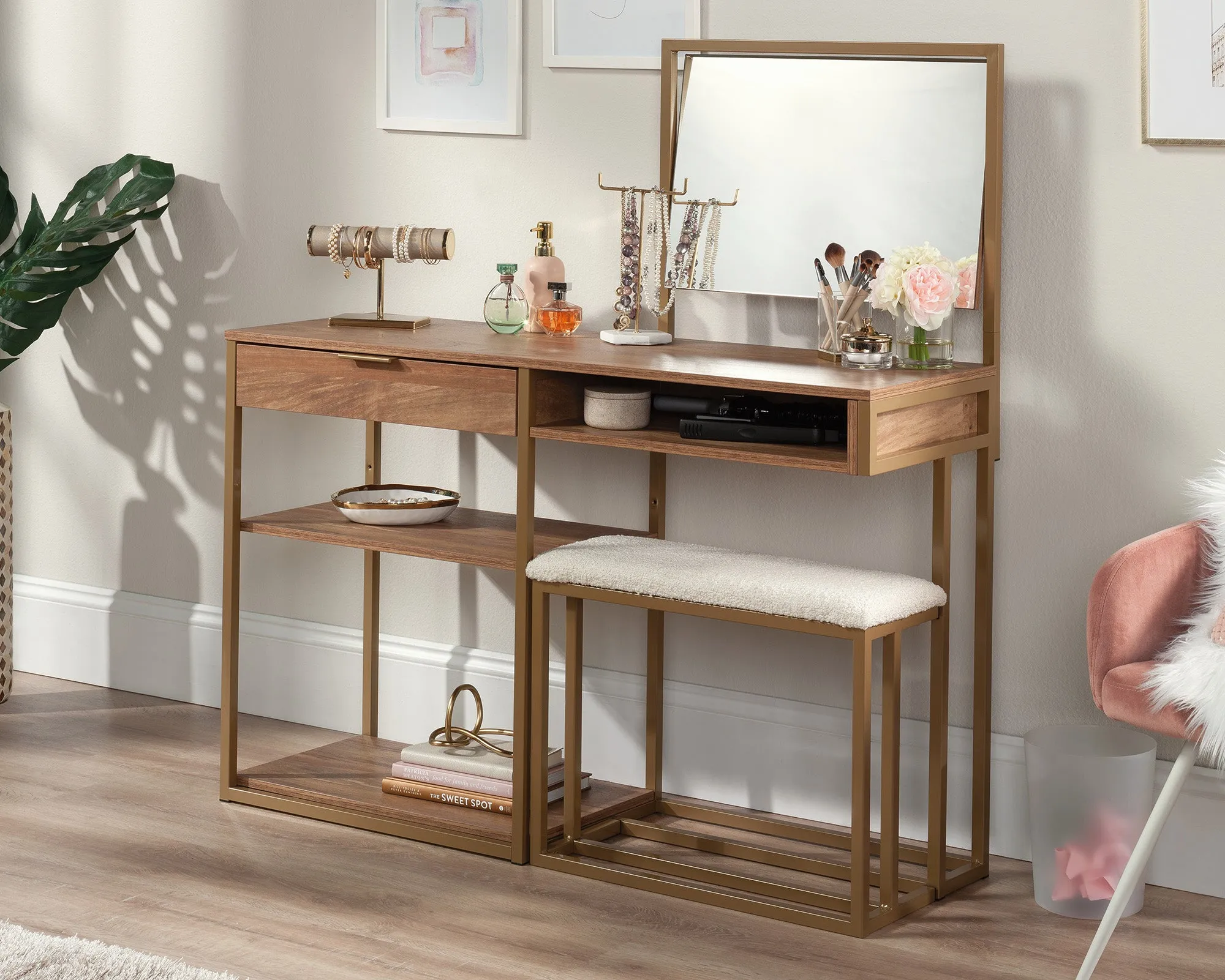 Internation Lux Vanity Sindoori Mango