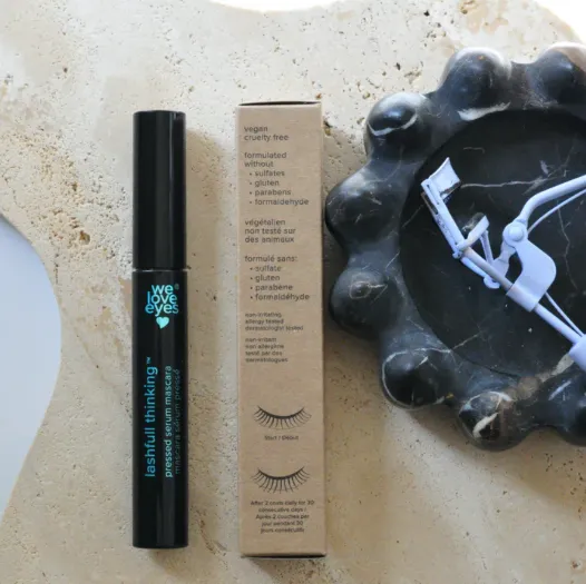 WE LOVE EYES Lashfull Thinking™ BLACK Pressed Serum Mascara with Widelash™